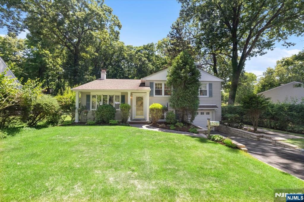 85 Page Dr, Oakland, NJ 07436