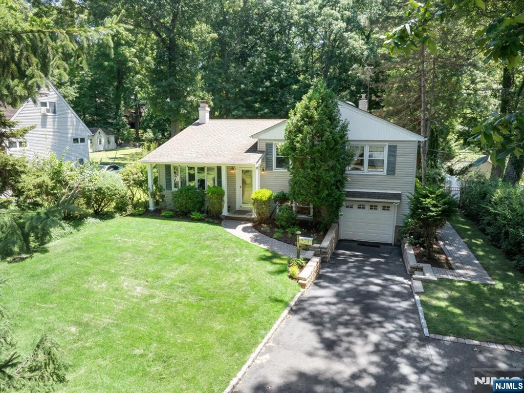 85 Page Dr, Oakland, NJ 07436