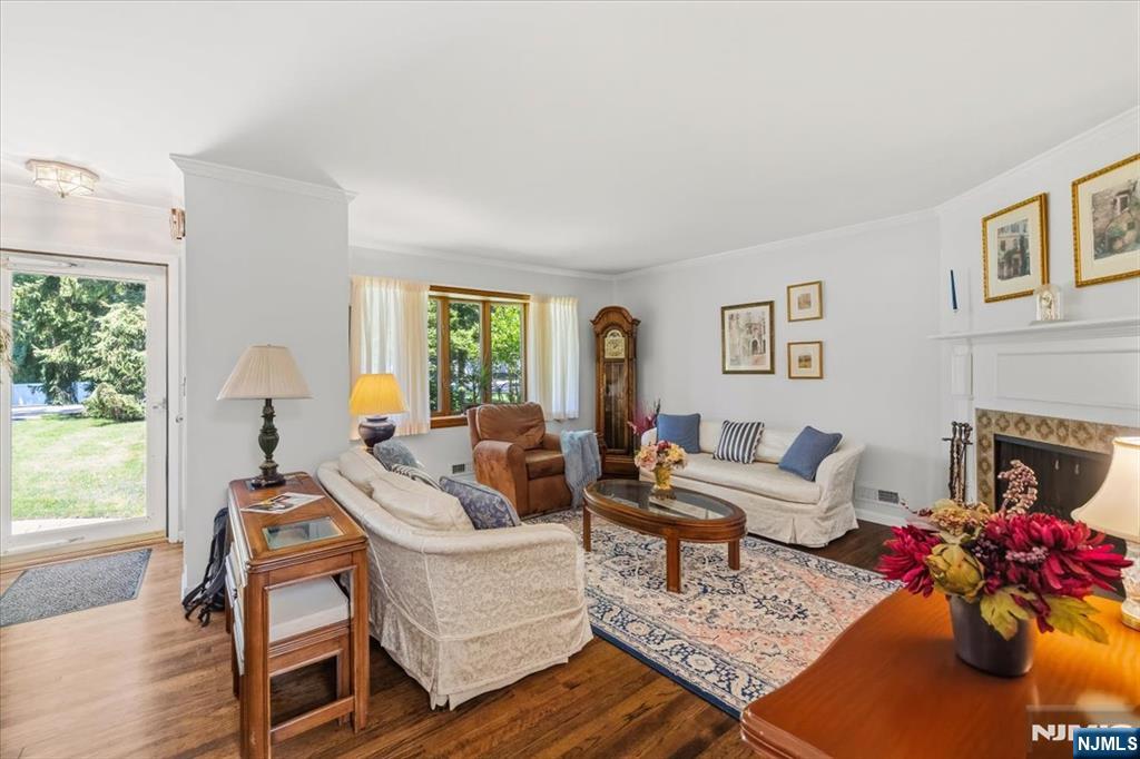 85 Page Dr, Oakland, NJ 07436