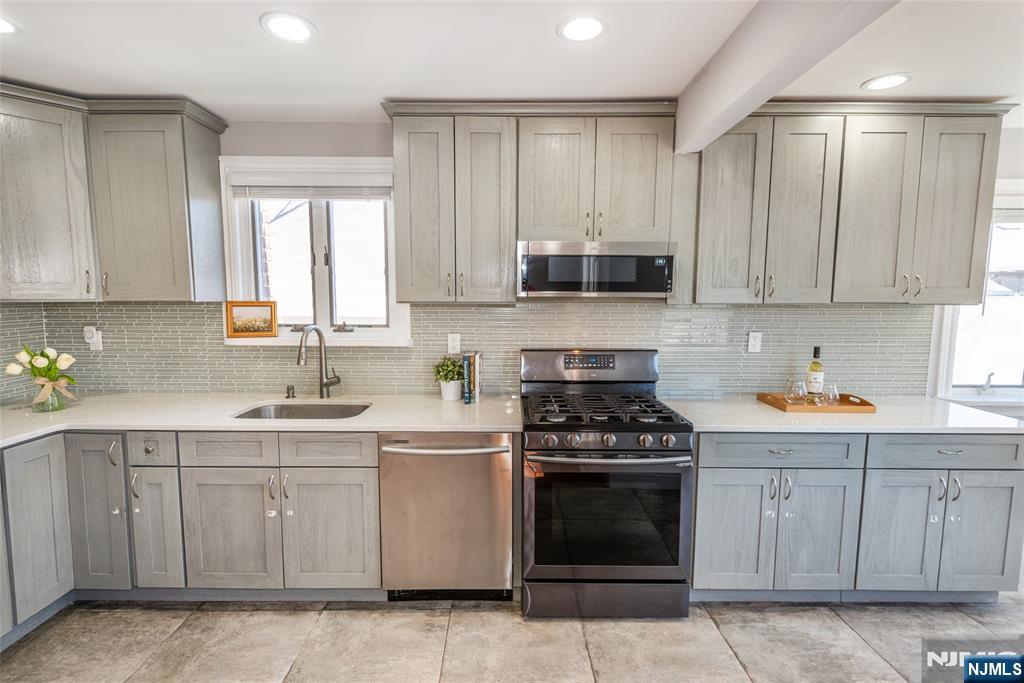 40 Winslow Ter, Fair Lawn, NJ 07410