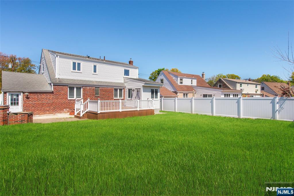 40 Winslow Ter, Fair Lawn, NJ 07410
