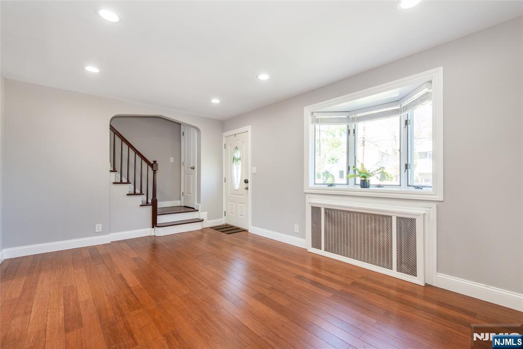 40 Winslow Ter, Fair Lawn, NJ 07410