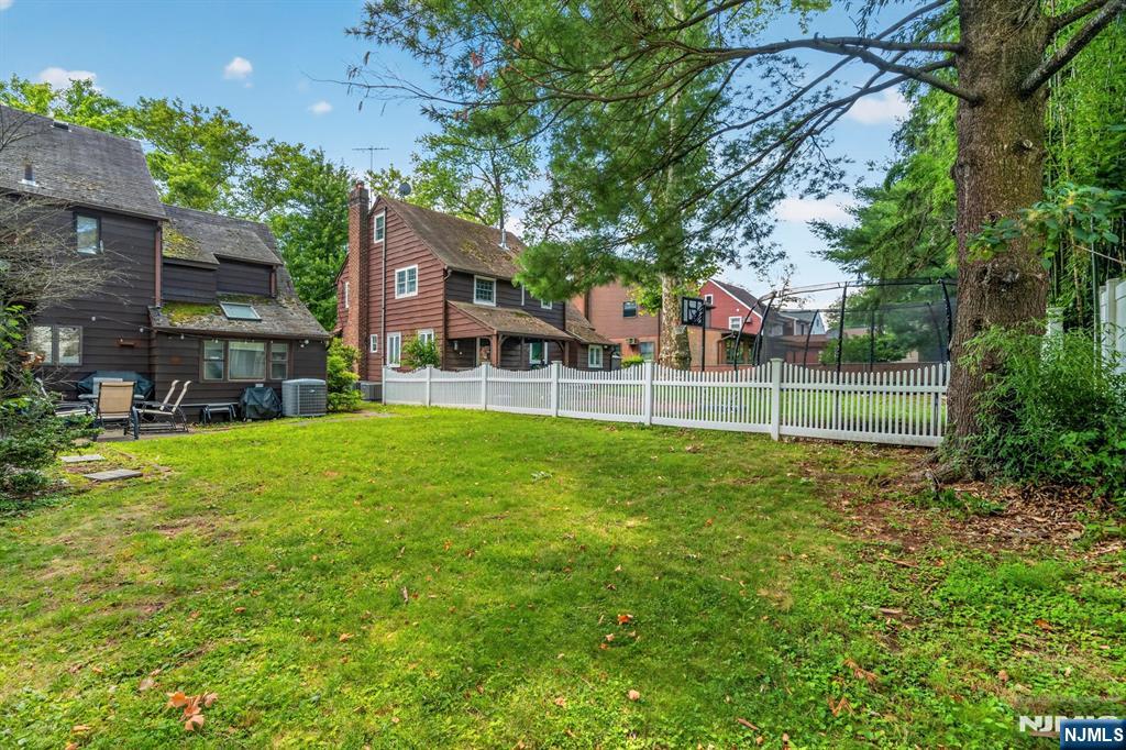 435 Claremont Ave, Teaneck, NJ 07666