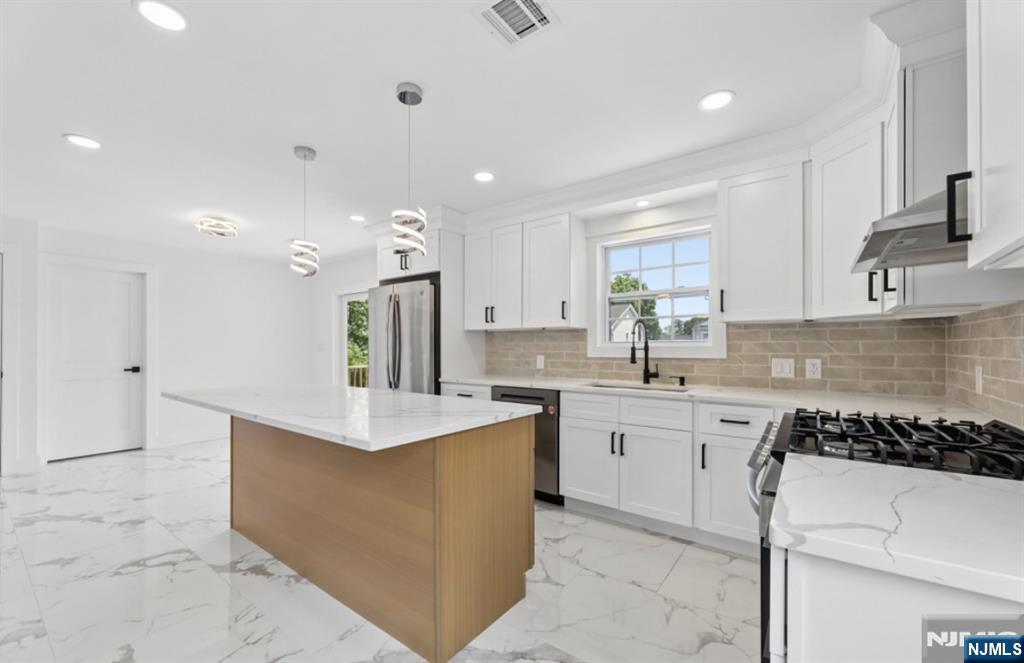 8 Annette Ter, Lodi, NJ 07544