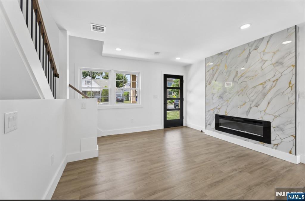 8 Annette Ter, Lodi, NJ 07544