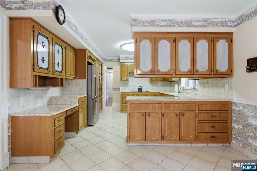 Homes for sale in Elmwood Park, NJ | 249 River Dr, Elmwood Park, NJ 07407 | MLS# 26027603