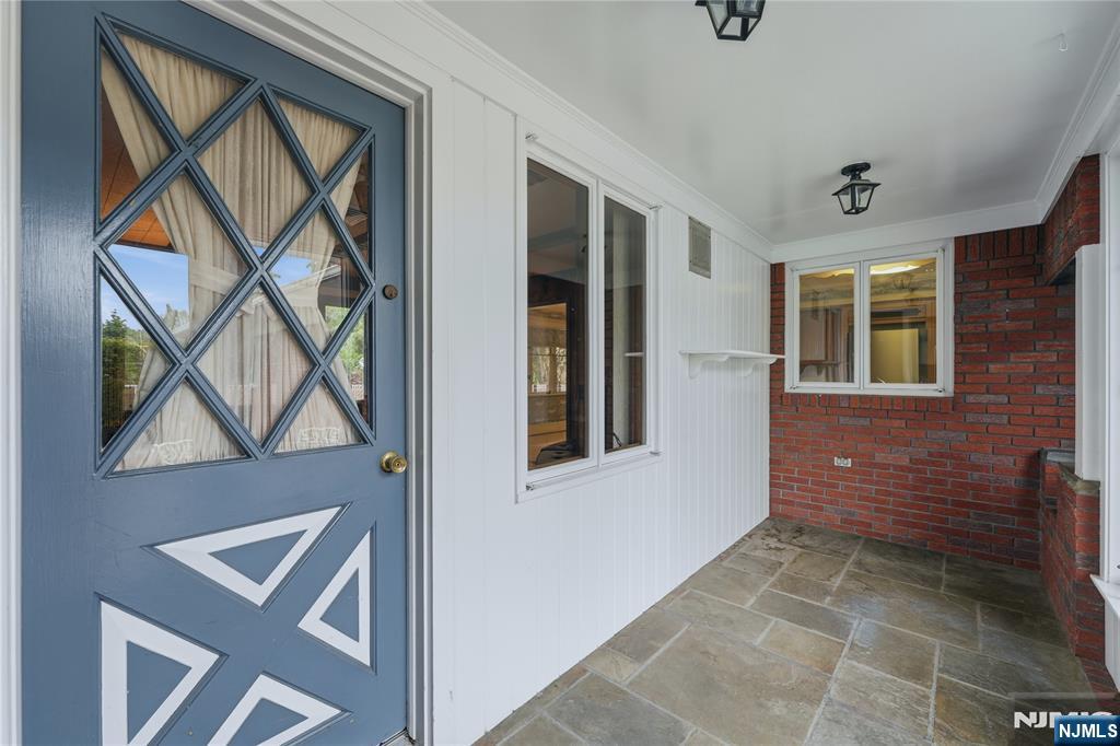249 River Dr, Elmwood Park, NJ 07407