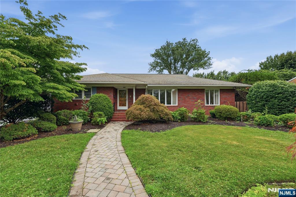 Homes for sale in Elmwood Park, NJ | 249 River Dr, Elmwood Park, NJ 07407 | MLS# 26027603