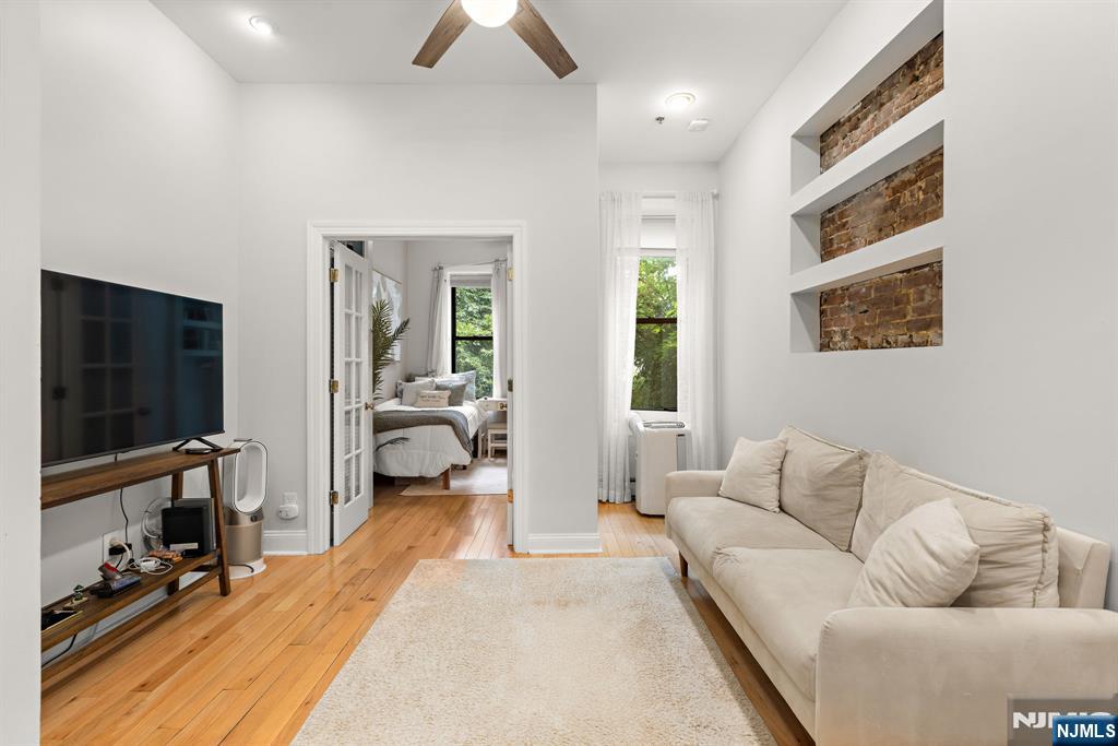 805 Park Avenue 1R - Photo 2
