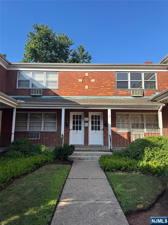325 Essex Street K - Photo 1