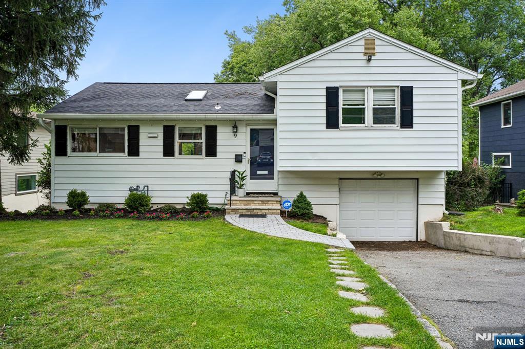9 Barry Drive - Photo 1