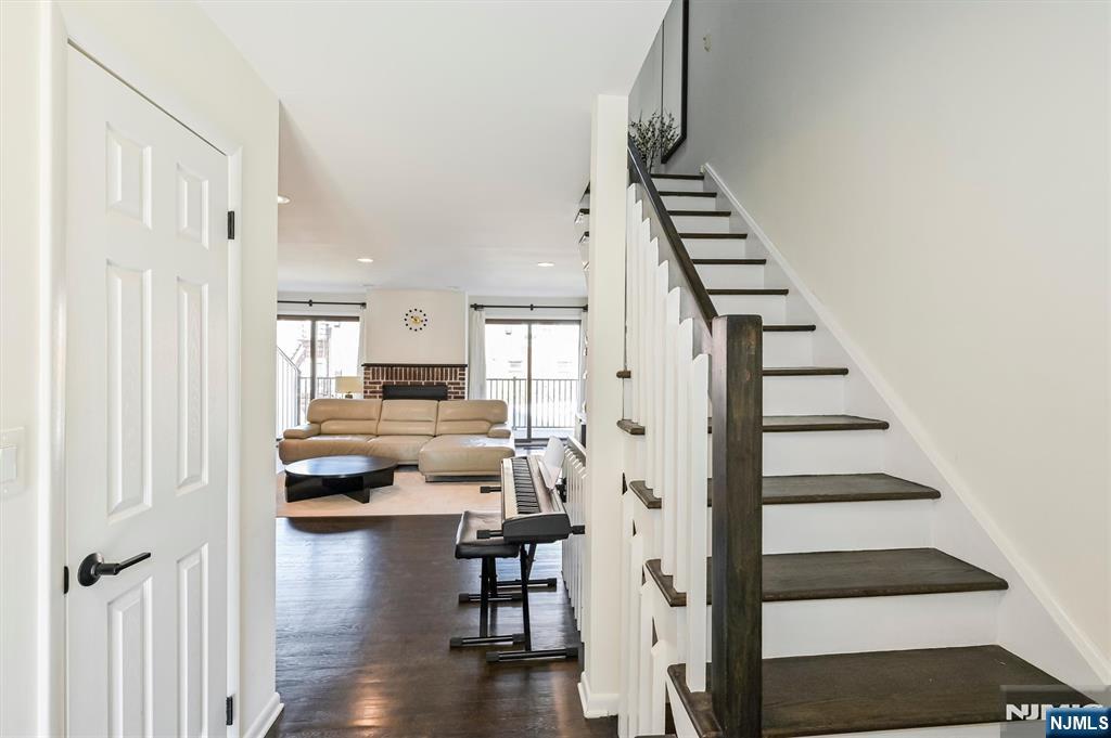 1537 John Street 7 - Photo 3
