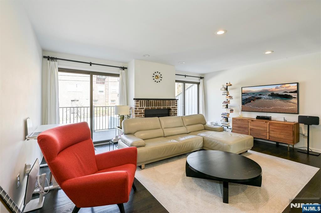1537 John Street 7 - Photo 5