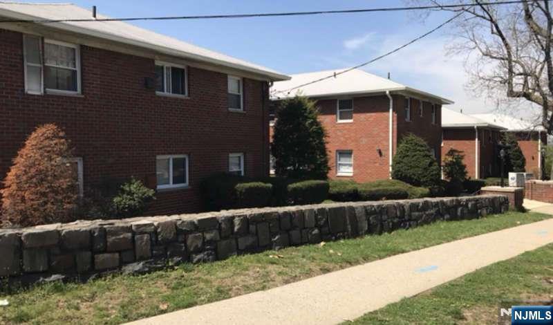 61 Bergen Boulevard 8B - Photo 1