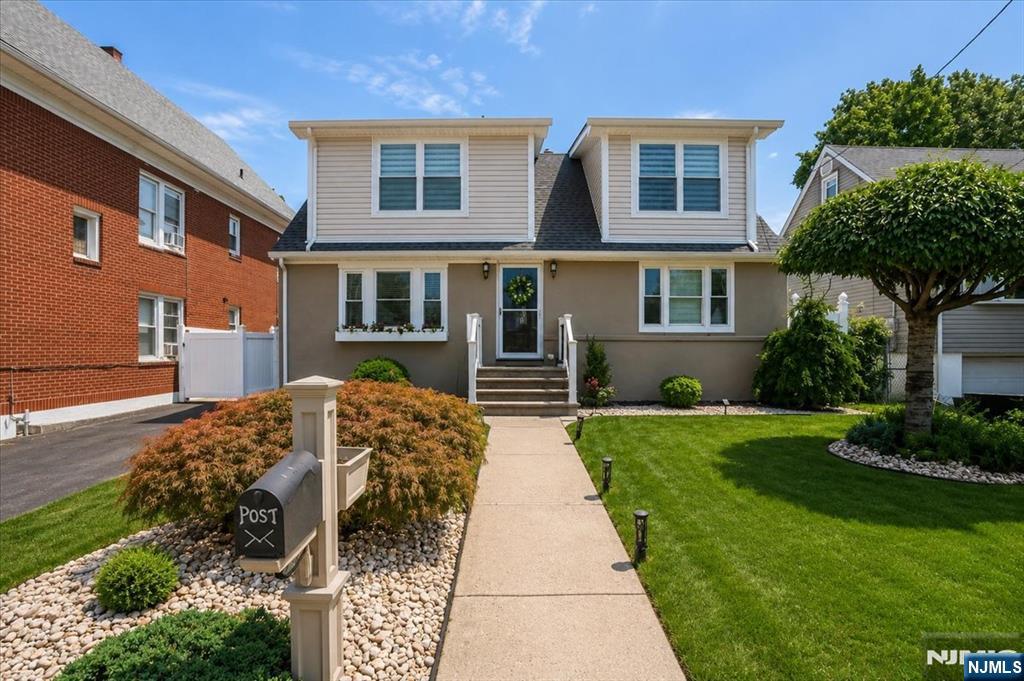 18-20 8th Street - Photo 1
