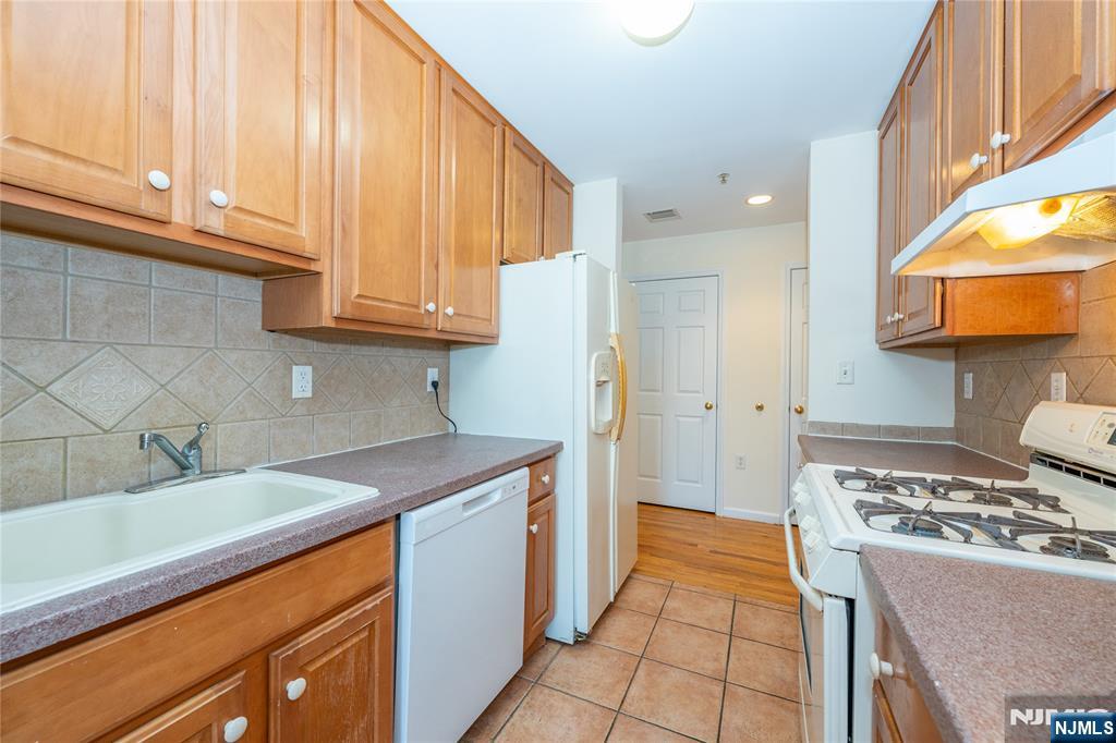 272 Union Avenue 7 - Photo 4