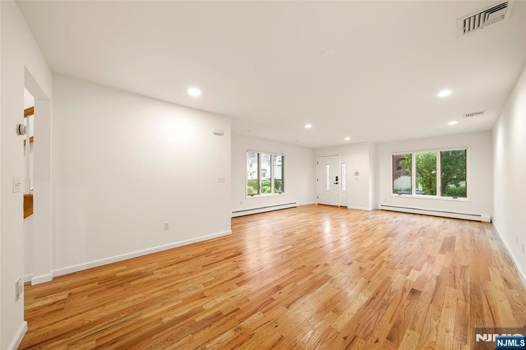 157 English St, Fort Lee, NJ 07024