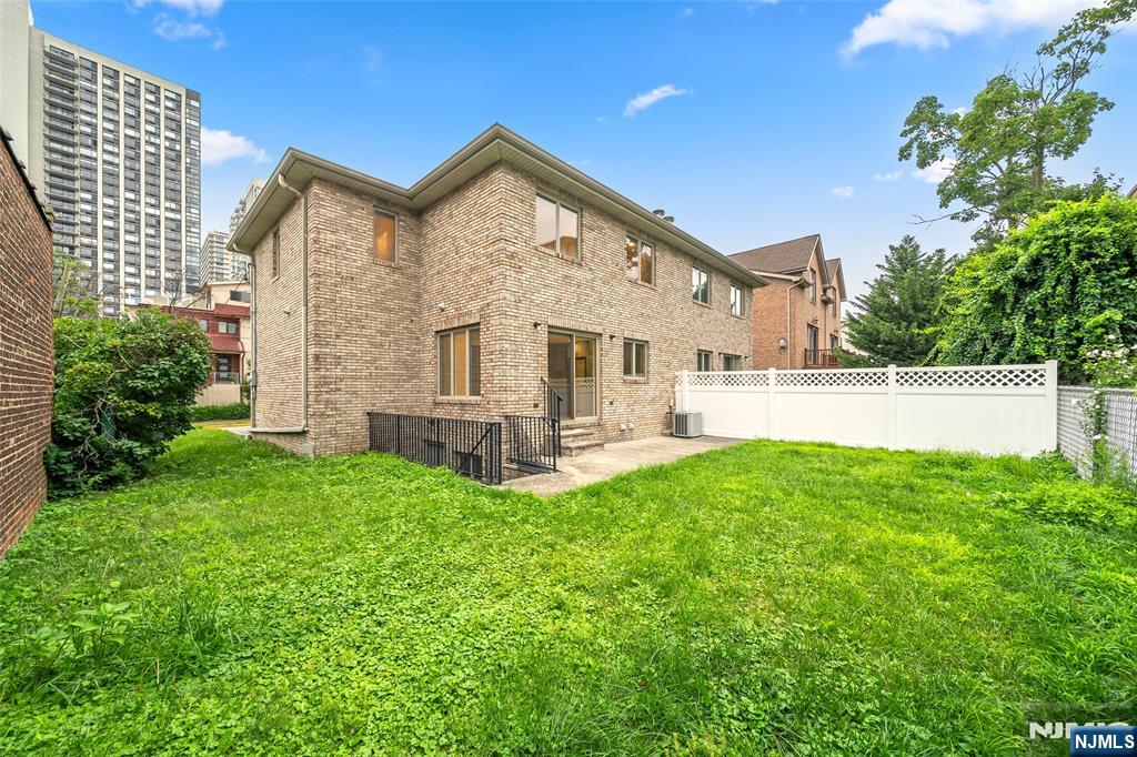 157 English St, Fort Lee, NJ 07024