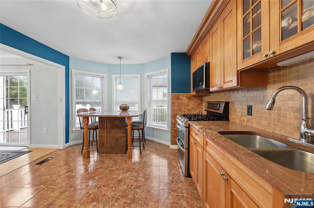 127 Clark Avenue — photo 8