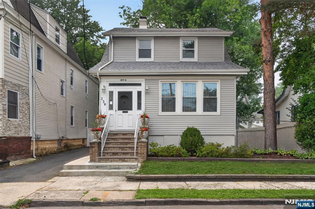 139 Headley Terrace - Photo 2