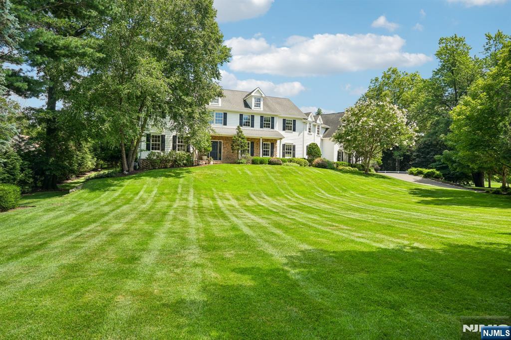 Photo 3 of Sale Pending at 2 Mill Brk Ln, Franklin Lakes, NJ 07417 | MLS# 26027705 | Listing updated on 2026-09-26