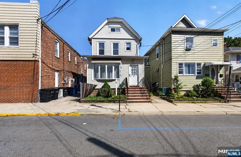 Homes for sale in East Rutherford, NJ | 6 Lincoln Pl, East Rutherford, NJ 07073 | MLS# 26027722