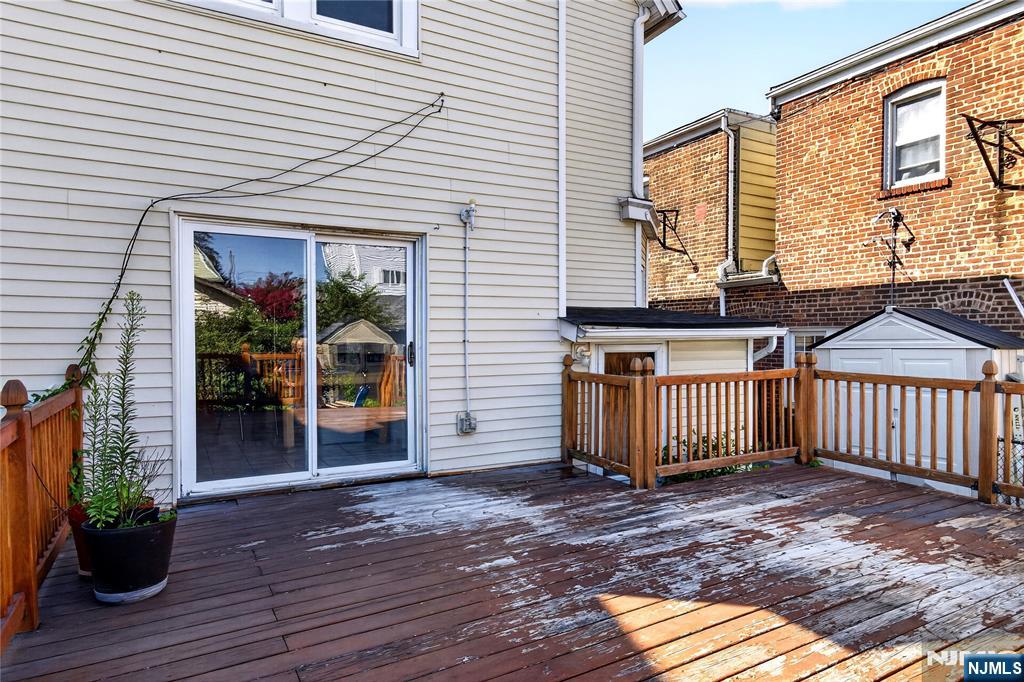 6 Lincoln Pl, East Rutherford, NJ 07073