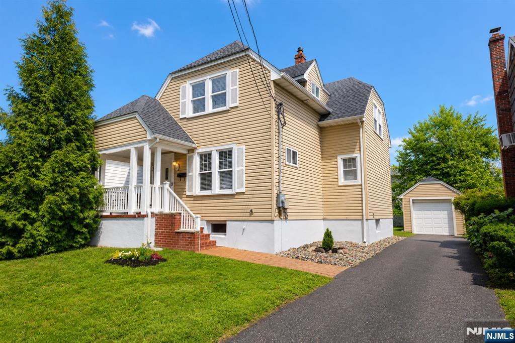 328 Mayhill St, Saddle Brook, NJ 07663