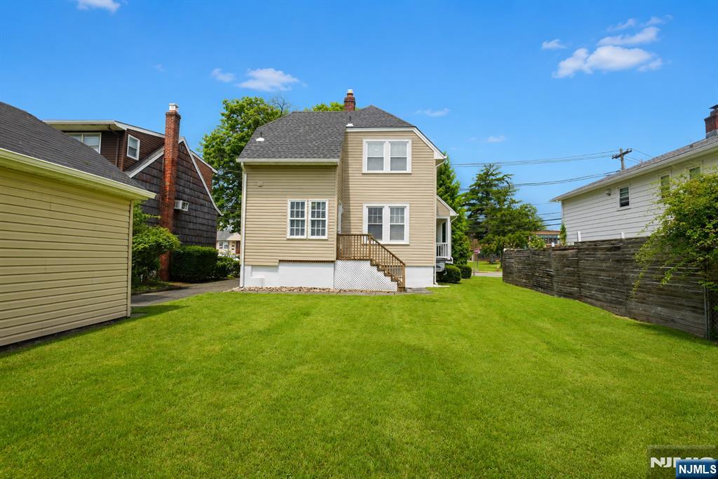 328 Mayhill St, Saddle Brook, NJ 07663