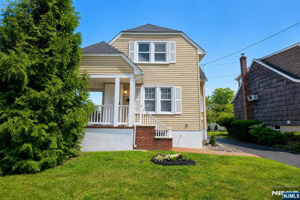 328 Mayhill St, Saddle Brook, NJ 07663