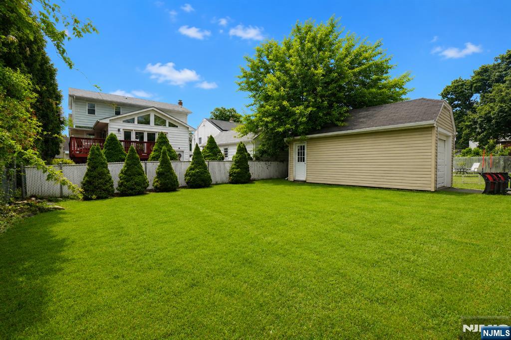 328 Mayhill St, Saddle Brook, NJ 07663