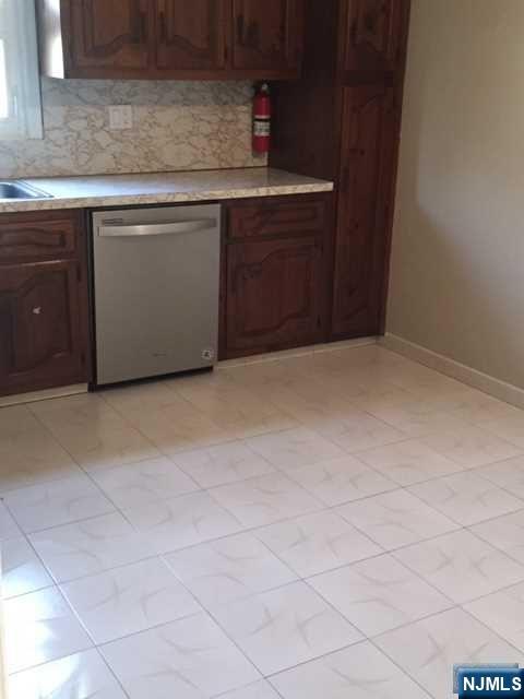 286 Leonia Avenue - Photo 3