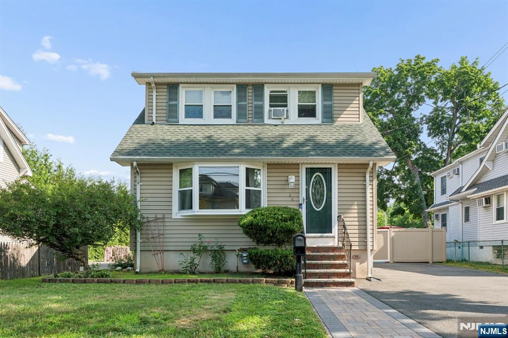 44 E Quackenbush Ave, Dumont, NJ 07628