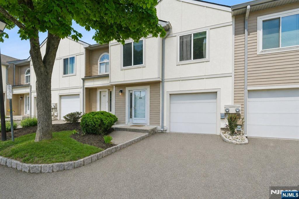 606 Park Place 606 - Photo 1