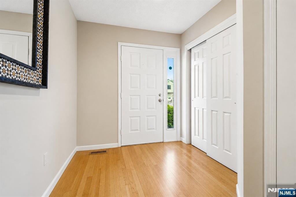 606 Park Place 606 - Photo 3