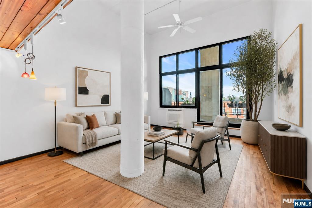 205 10th Street 5N - Photo 3