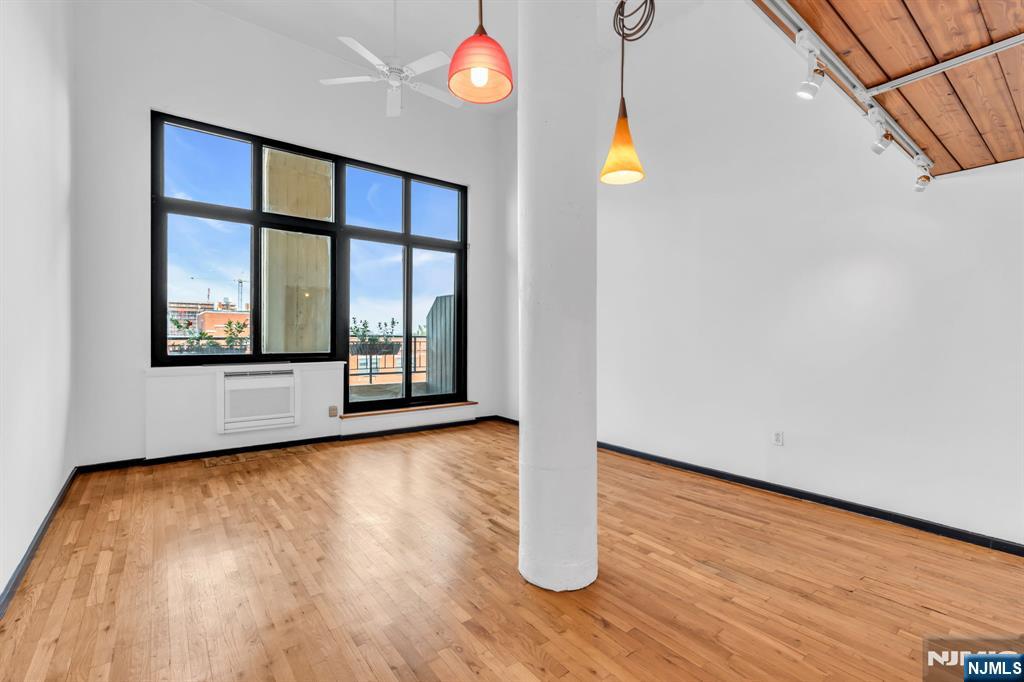 205 10th Street 5N - Photo 4