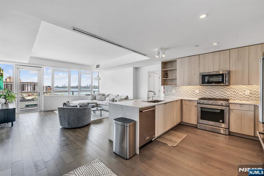 800 Ave At Port Imperial Boulevard 7030 - Photo 3