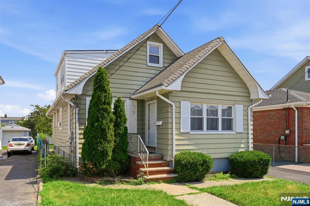Homes for sale in Lyndhurst, NJ | 719 Teneyck Ave, Lyndhurst, NJ 07071 | MLS# 26027765