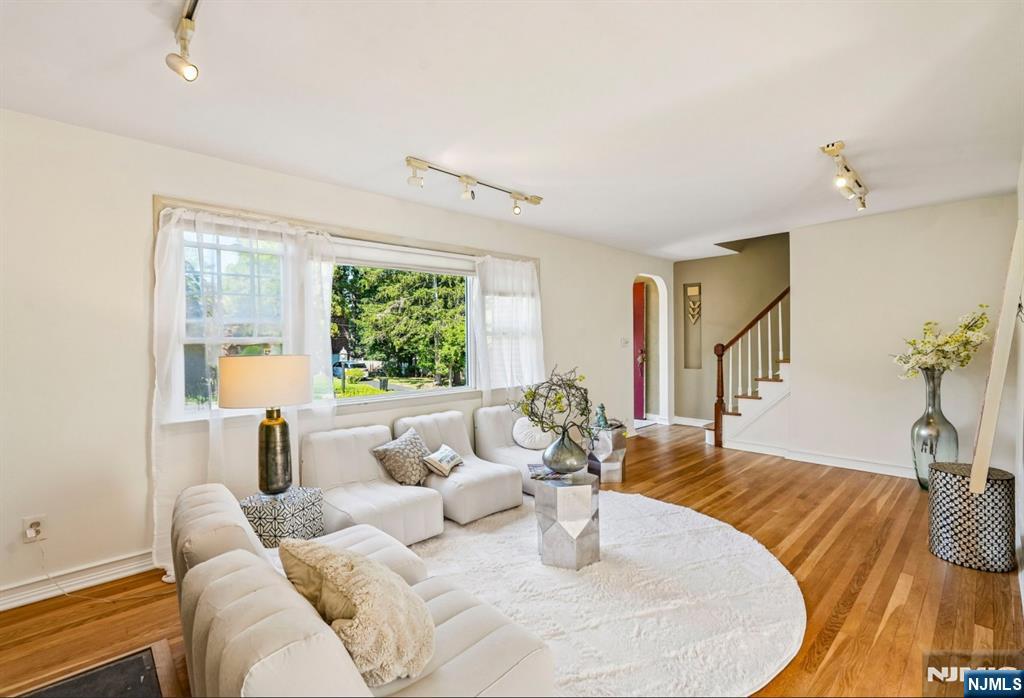 28 Johnson Avenue - Photo 2