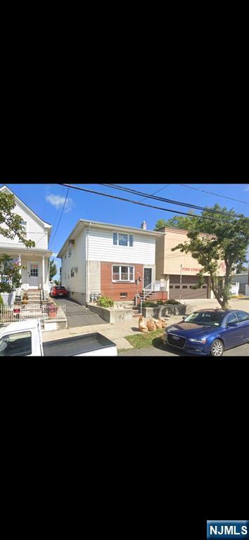 31 Plauderville Avenue 2 - Photo 1