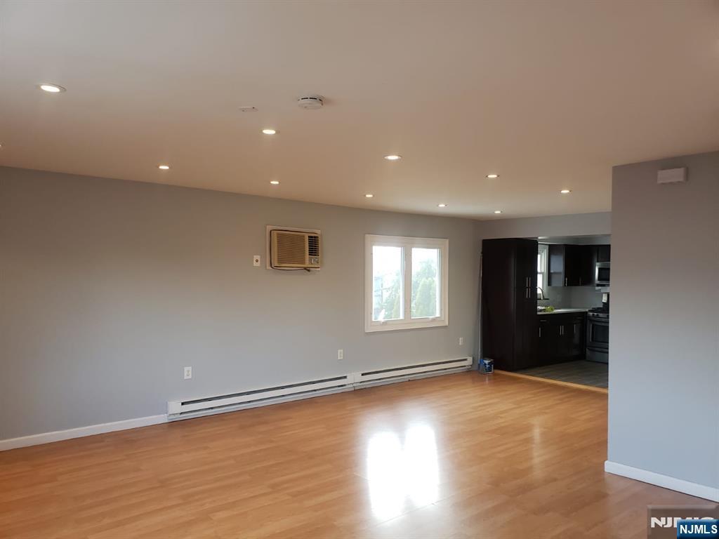 31 Plauderville Avenue 2 - Photo 4