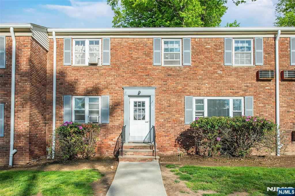 1st image of 15 Wedgewood Dr #85, Verona, NJ 07044 | MLS# 26027785