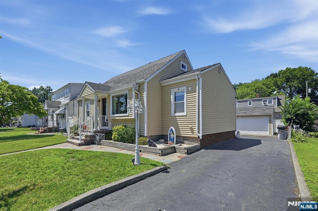 153 Stefanic Avenue - Photo 2
