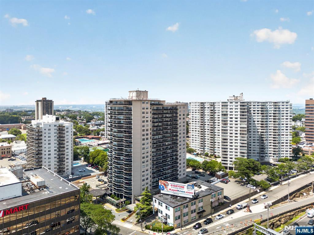 2077 Center Ave #PHB, Fort Lee, NJ 07024