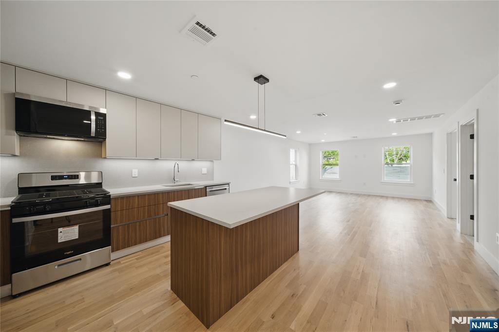 11 W Railroad Avenue 2 - Photo 2