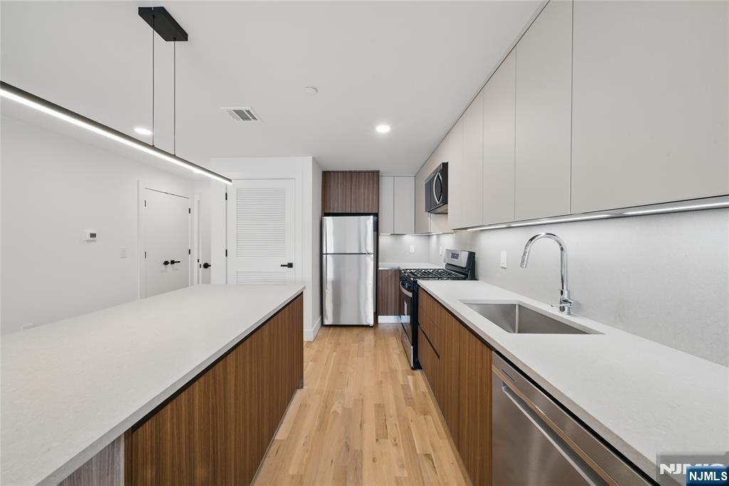 11 W Railroad Avenue 2 - Photo 5