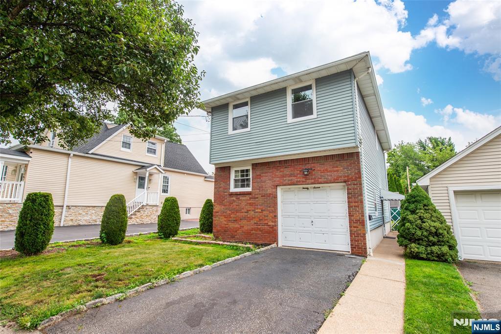 27 Spencer Avenue - Photo 2