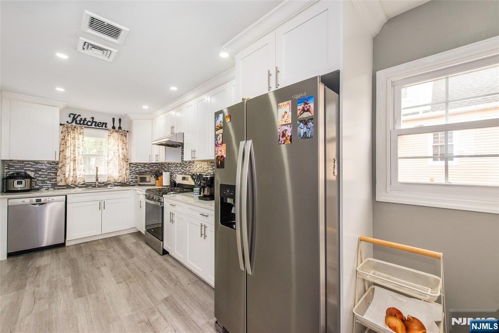 27 Spencer Avenue - Photo 3