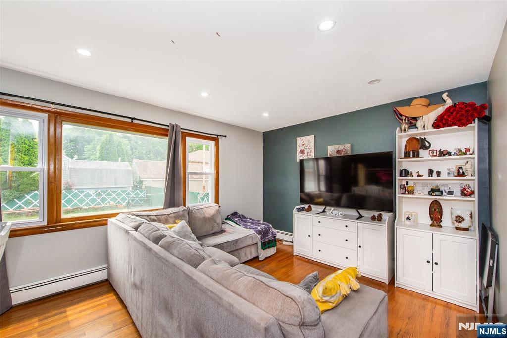 27 Spencer Avenue - Photo 5
